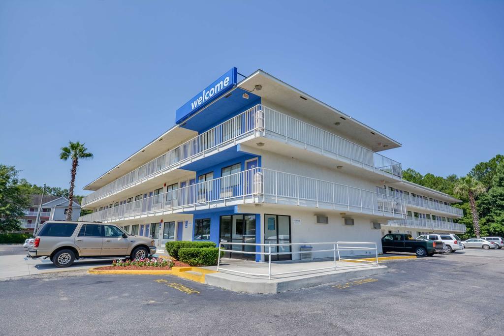 Rodeway Inn Tillmans Corner Exterior foto